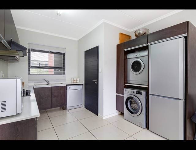 2 BEDROOM APARTMENT FOR SALE IN FOURWAYS